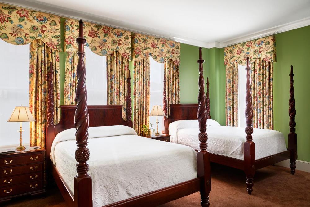 Corner Room with Two Queen Beds interior